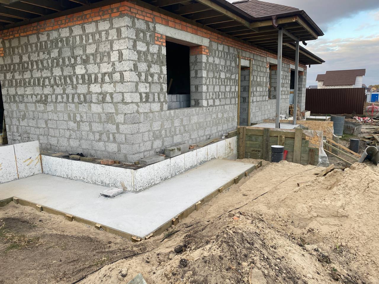 Заливка отмостки вокруг дома — фото 4